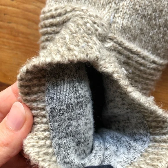 Bombas Beige Gripper Slipper Socks with Navy Pouch - Picture 4 of 5